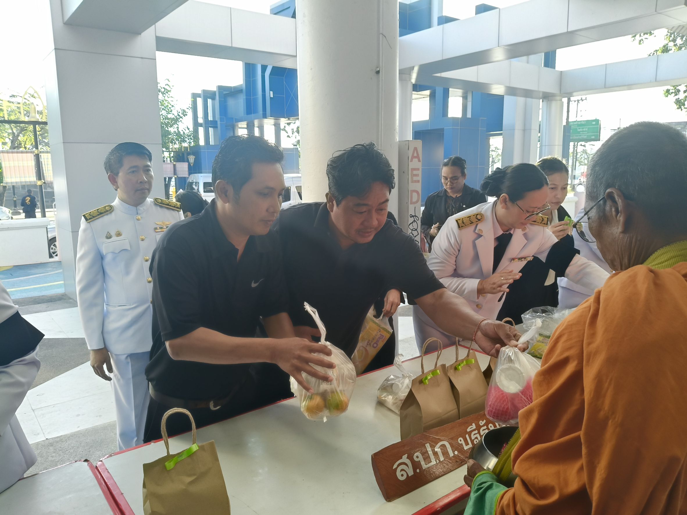 title - วันอาทิตย์ที่ 28 ธันวาคม 2568 นายประเสริฐ กาญจนเกียรติกุล มอบหมายให้ นายภาณุภณ วรฉัตรศิระ ผู้อำนวยการกลุ่มงานช่างและแผนที่ พร้อมด้วยข้าราชการและเจ้าหน้าที่ื ส.ป.ก.บุรีรัมย์ ร่วมรัฐพิธี วันสมเด็จพระเจ้าตากสินมหาราช จังหวัดบุรีรัมย์